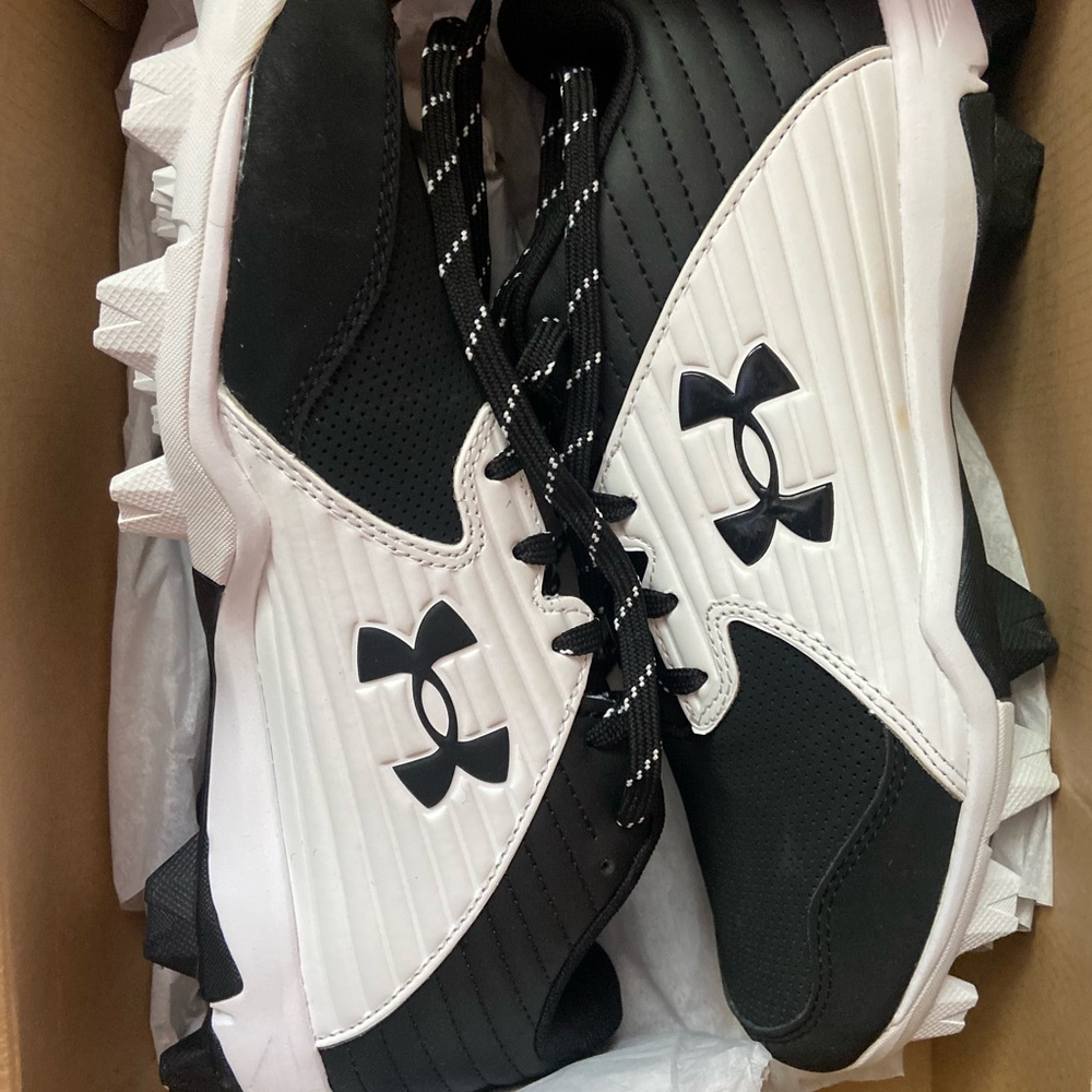 Men’s UA cleats